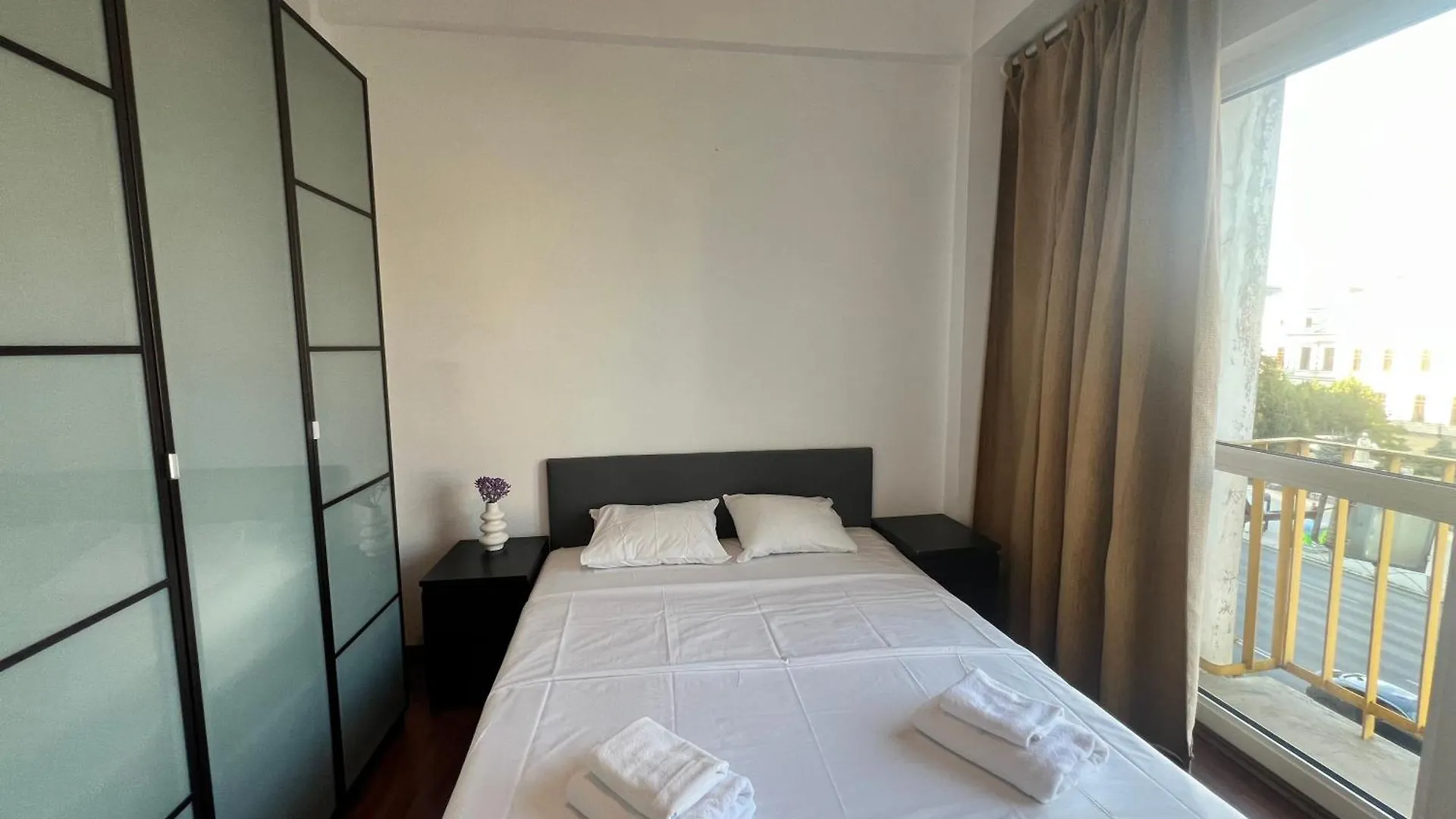 Lazy'S Haven - Apt Near Coltea Hospital Old Town Bucharest Apartment